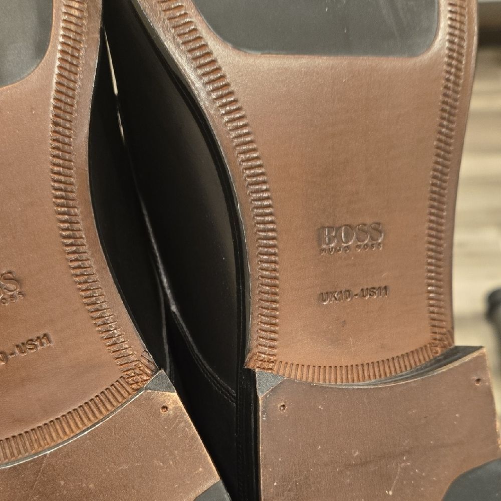 Boss Men's Classic Black Oxfords - Picture 3 of 4